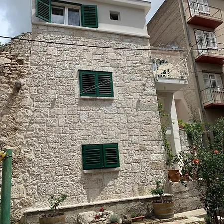 Karmelita's Place -studio Šibenik