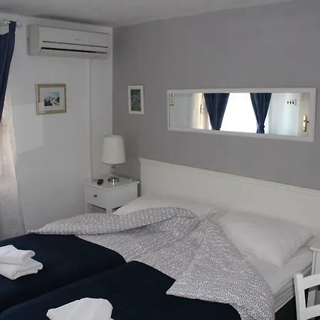 Karmelita's Place -studio